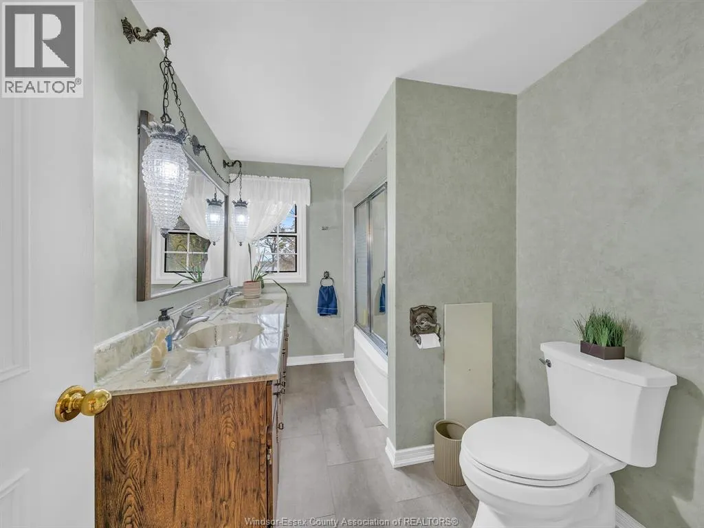 388 SEACLIFF DRIVE West