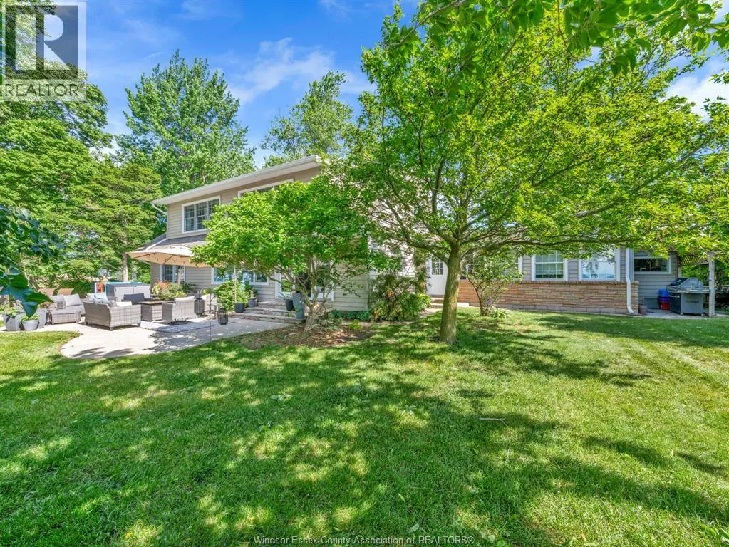 388 SEACLIFF DRIVE West