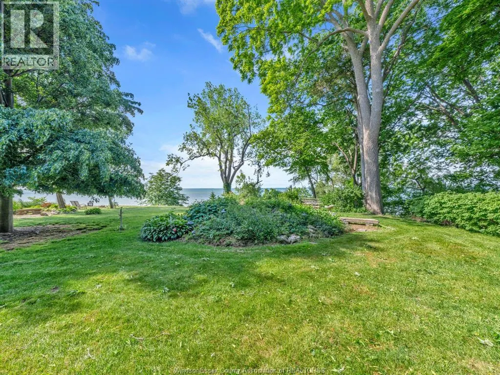 388 SEACLIFF DRIVE West