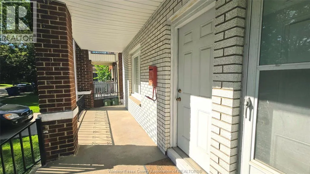 721-723 CAMPBELL AVENUE