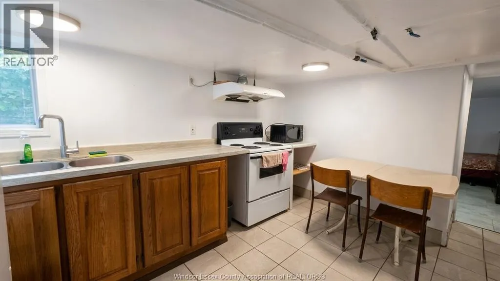 721-723 CAMPBELL AVENUE