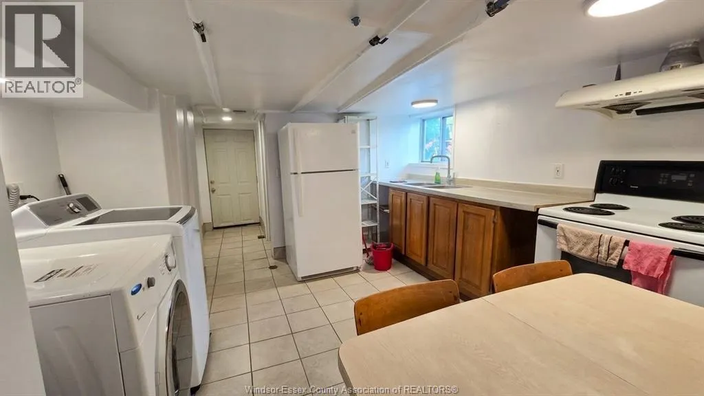 721-723 CAMPBELL AVENUE