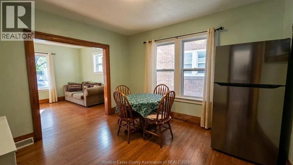 721-723 CAMPBELL AVENUE