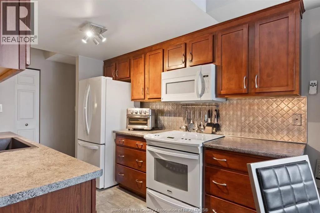 8335 WYANDOTTE STREET East Unit# 108