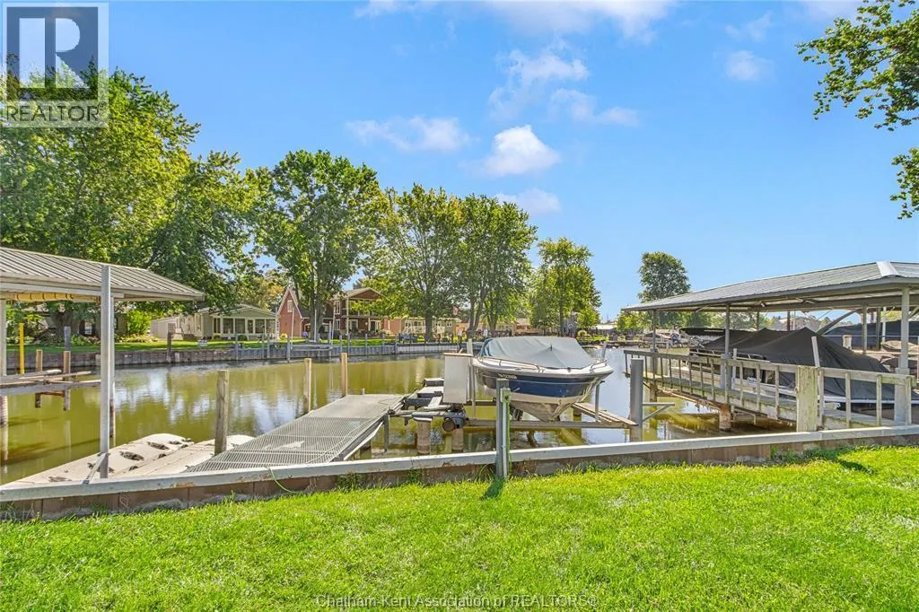 105 ISLAND CRESCENT