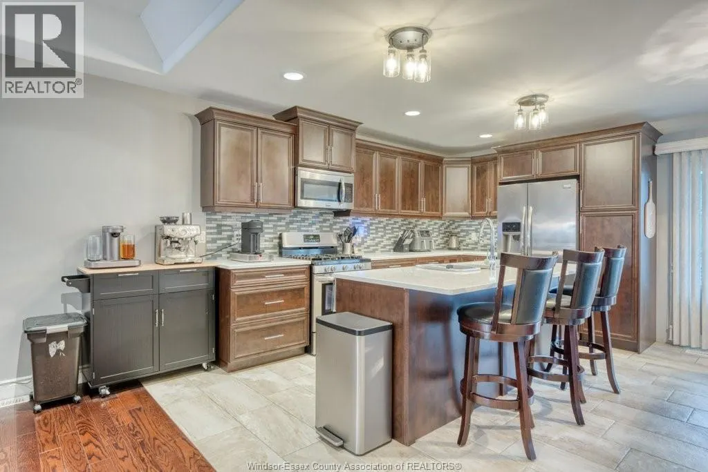 415 ROSEWOOD DRIVE