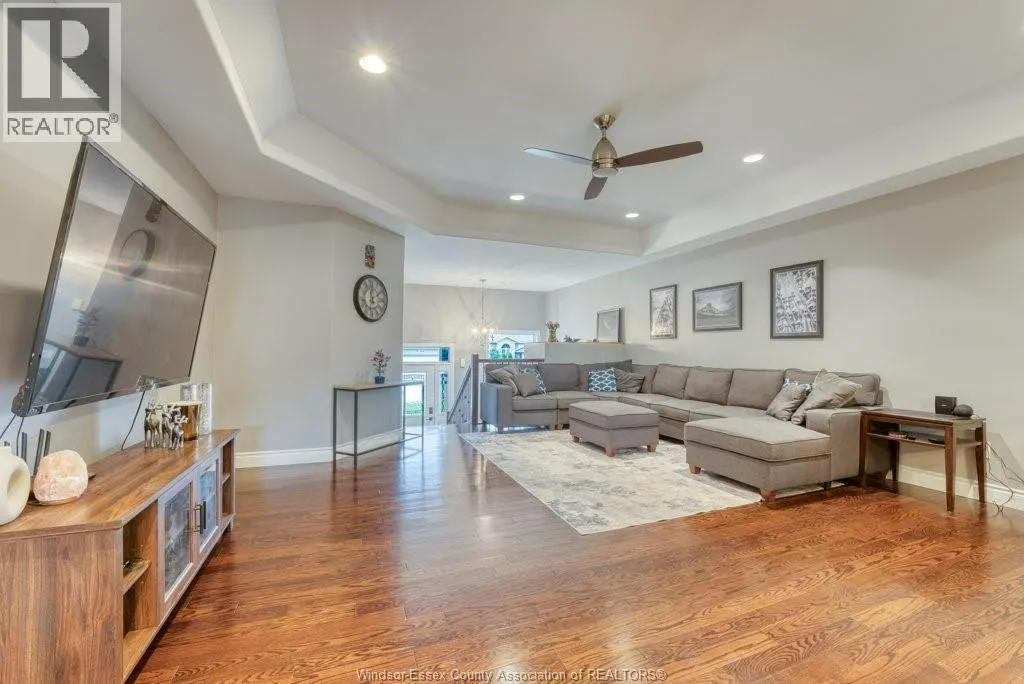 415 ROSEWOOD DRIVE