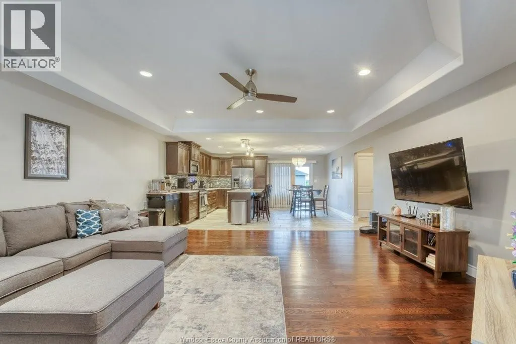 415 ROSEWOOD DRIVE
