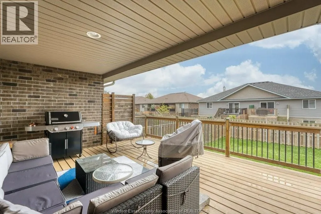 415 ROSEWOOD DRIVE