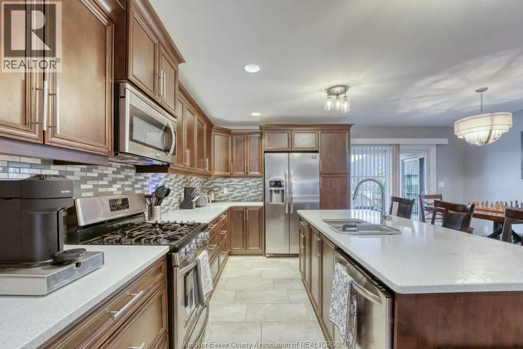 415 ROSEWOOD DRIVE