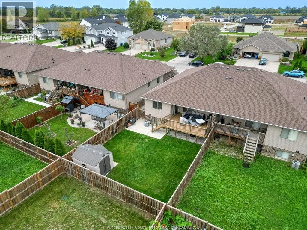 415 ROSEWOOD DRIVE
