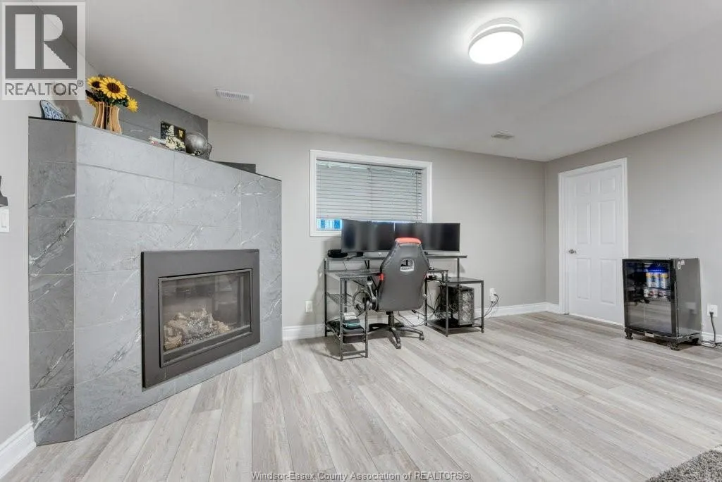 415 ROSEWOOD DRIVE