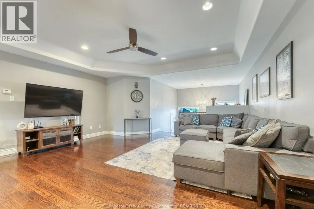 415 ROSEWOOD DRIVE
