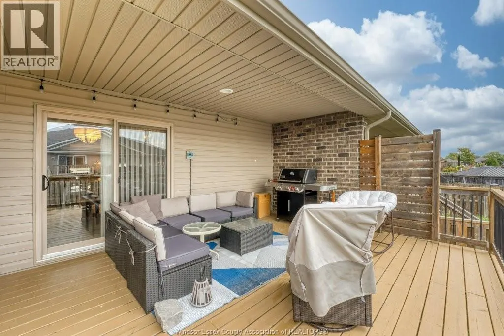 415 ROSEWOOD DRIVE