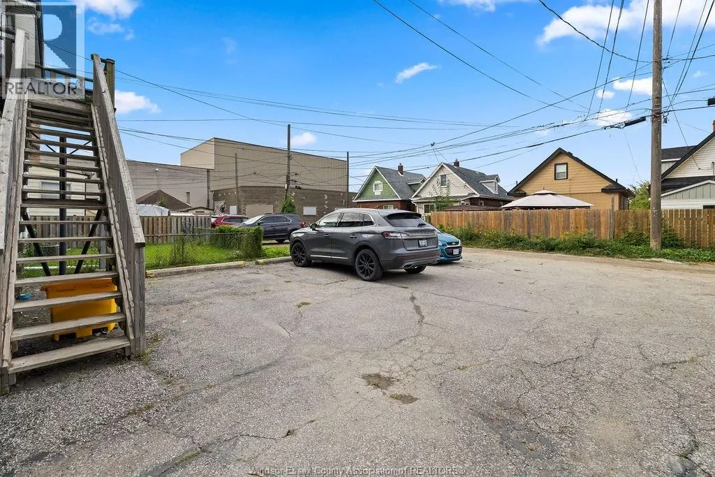 1539 HOWARD