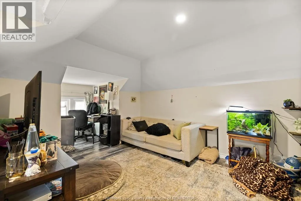 1539 HOWARD