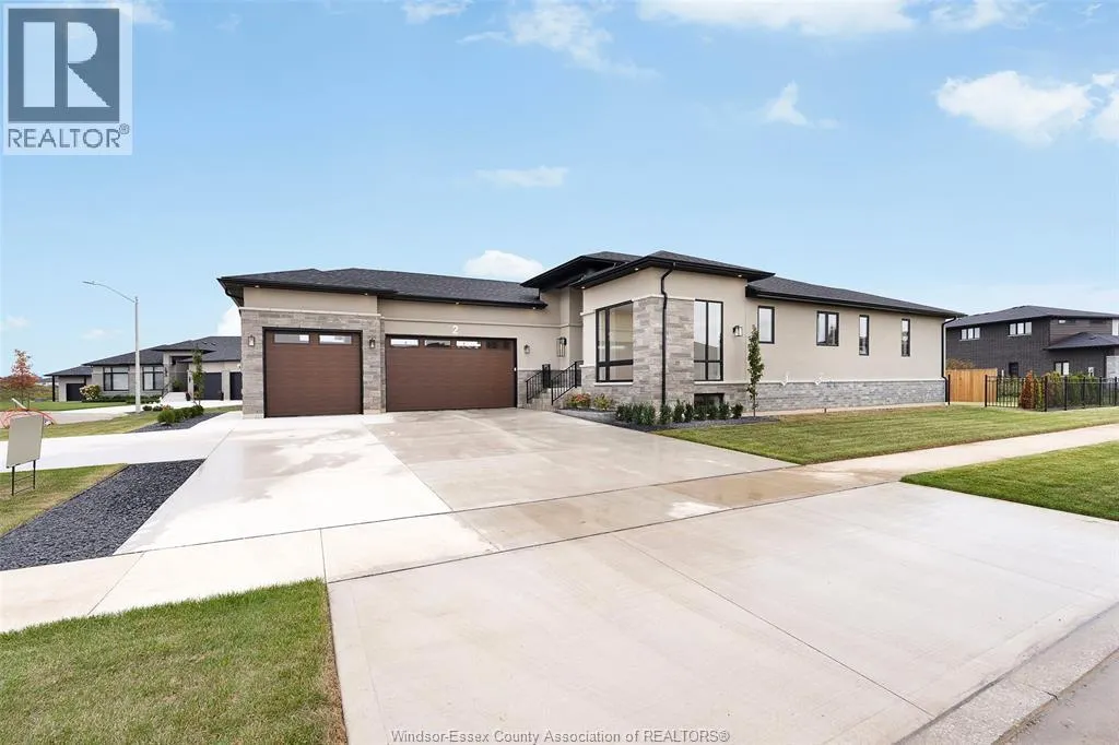 2 PEBBLE BEACH COURT