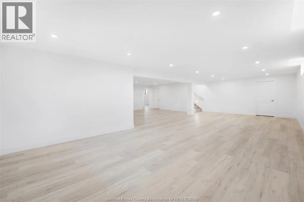 2 PEBBLE BEACH COURT