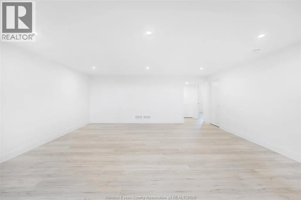 2 PEBBLE BEACH COURT