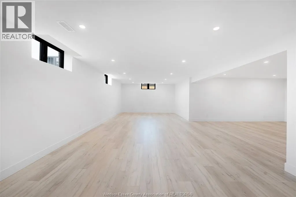 2 PEBBLE BEACH COURT