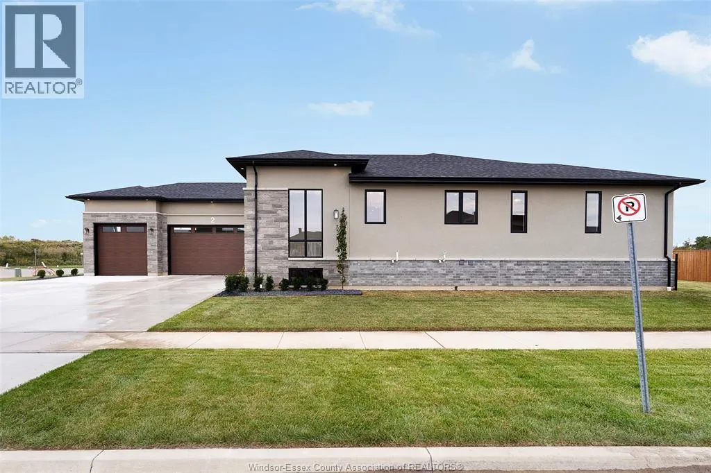 2 PEBBLE BEACH COURT