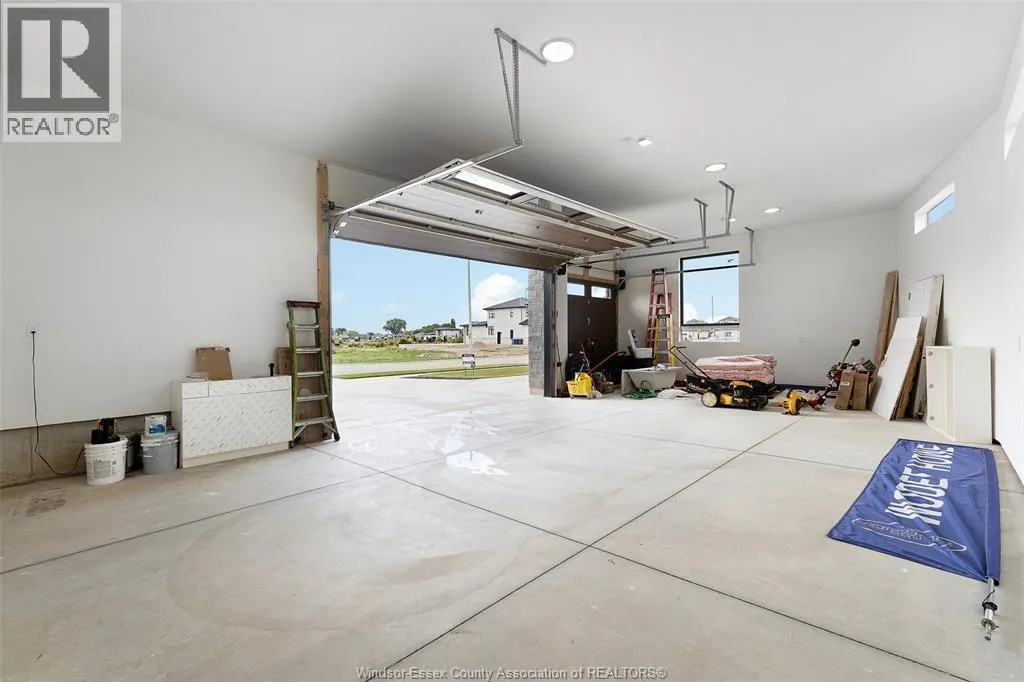 2 PEBBLE BEACH COURT