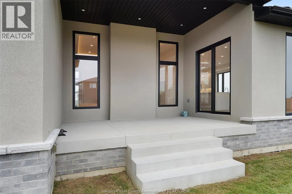 2 PEBBLE BEACH COURT