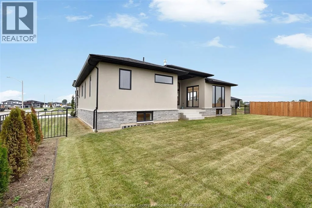 2 PEBBLE BEACH COURT