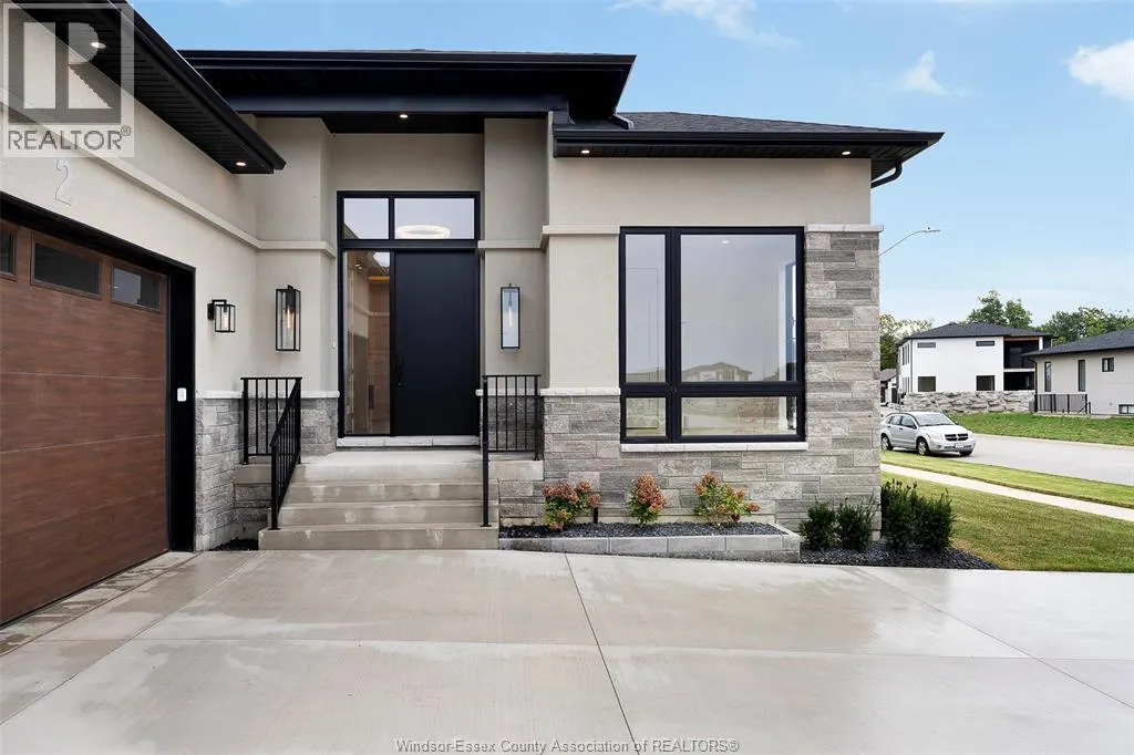 2 PEBBLE BEACH COURT