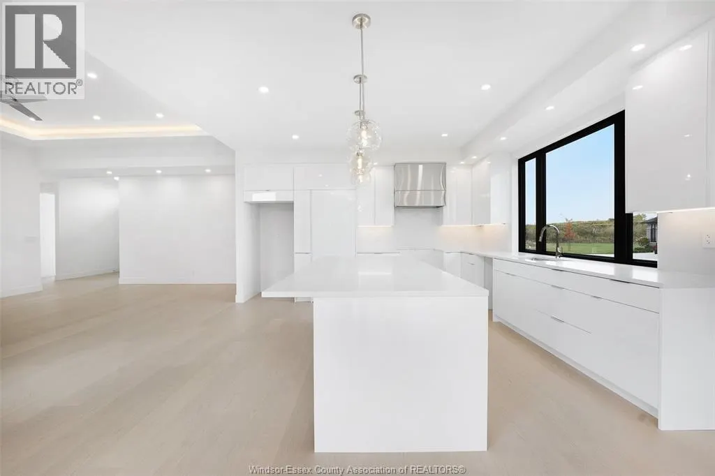 2 PEBBLE BEACH COURT