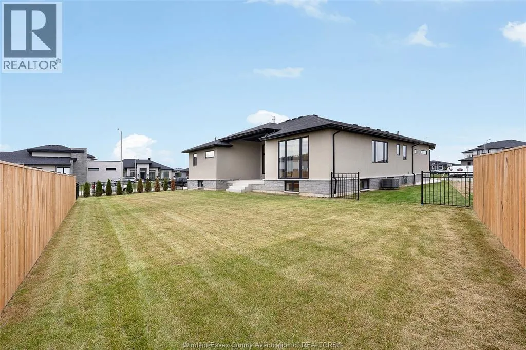 2 PEBBLE BEACH COURT
