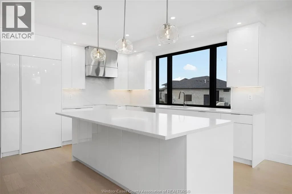 2 PEBBLE BEACH COURT