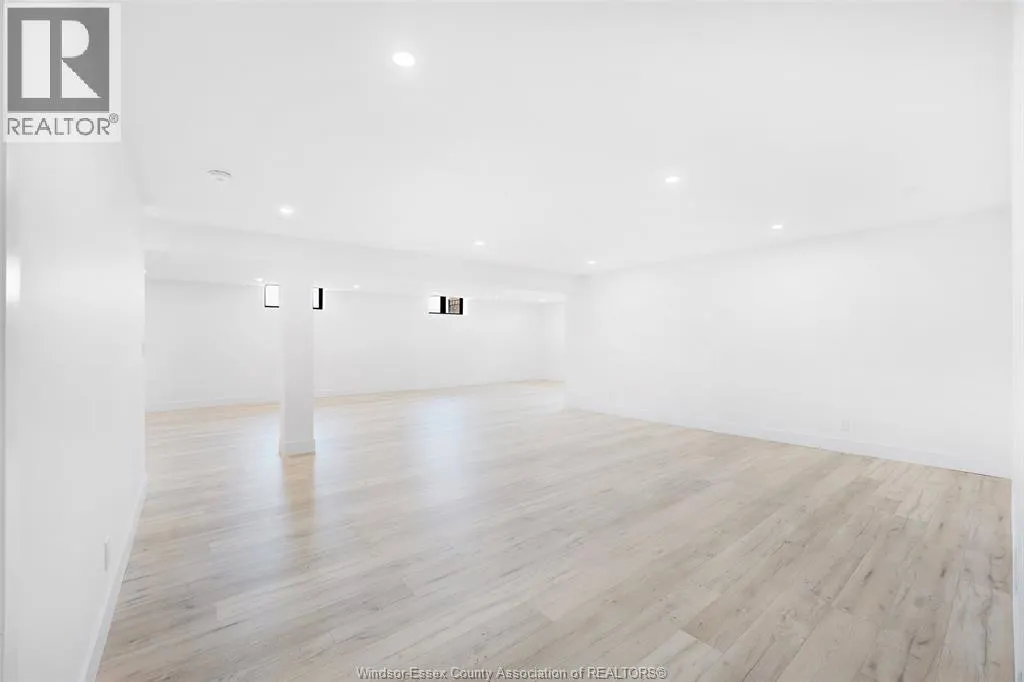 2 PEBBLE BEACH COURT