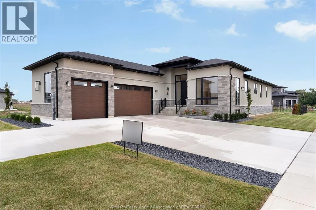 2 PEBBLE BEACH COURT