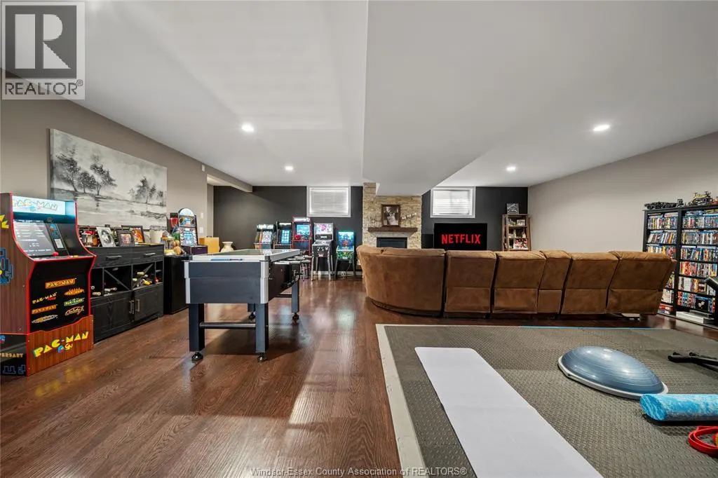 24 PEACHTREE LANE