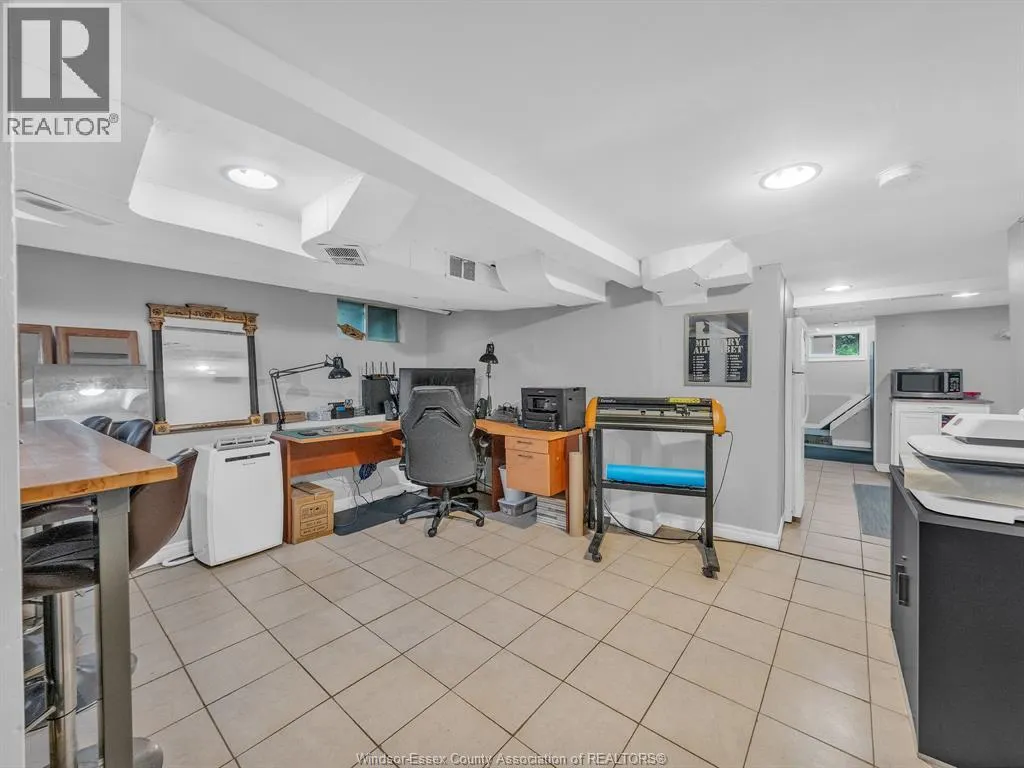 2724 PILLETTE ROAD