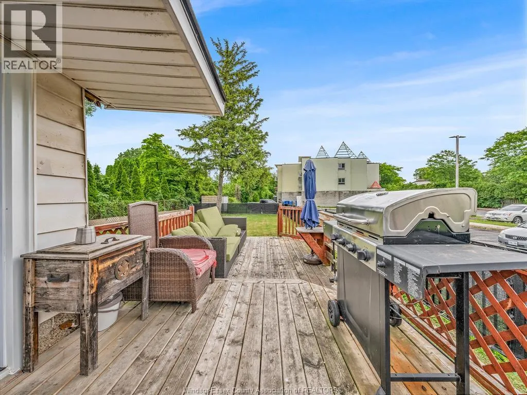 2724 PILLETTE ROAD