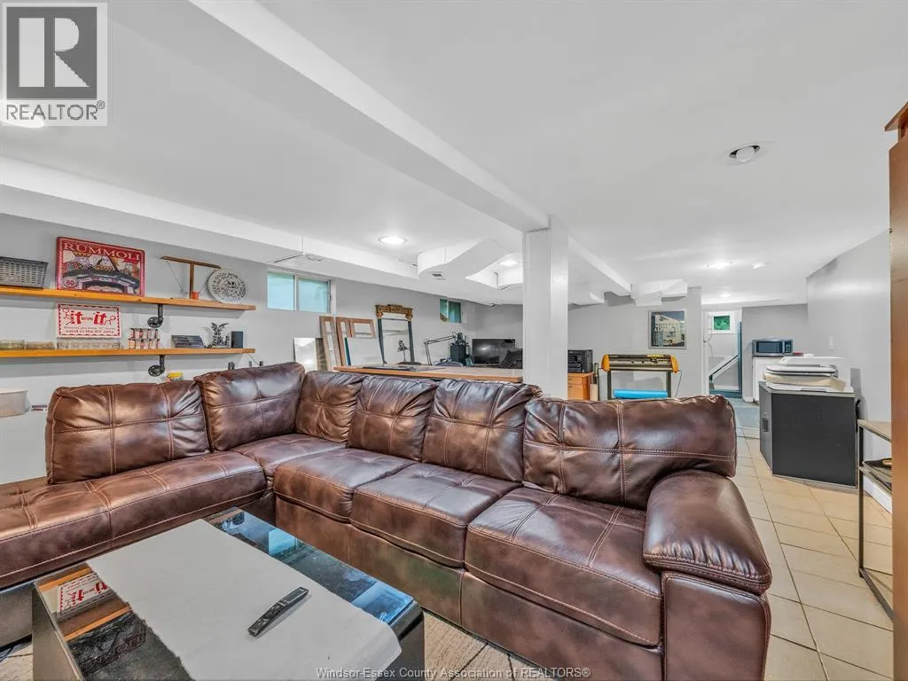 2724 PILLETTE ROAD