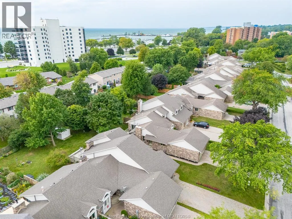 32 Cheyenne CRESCENT
