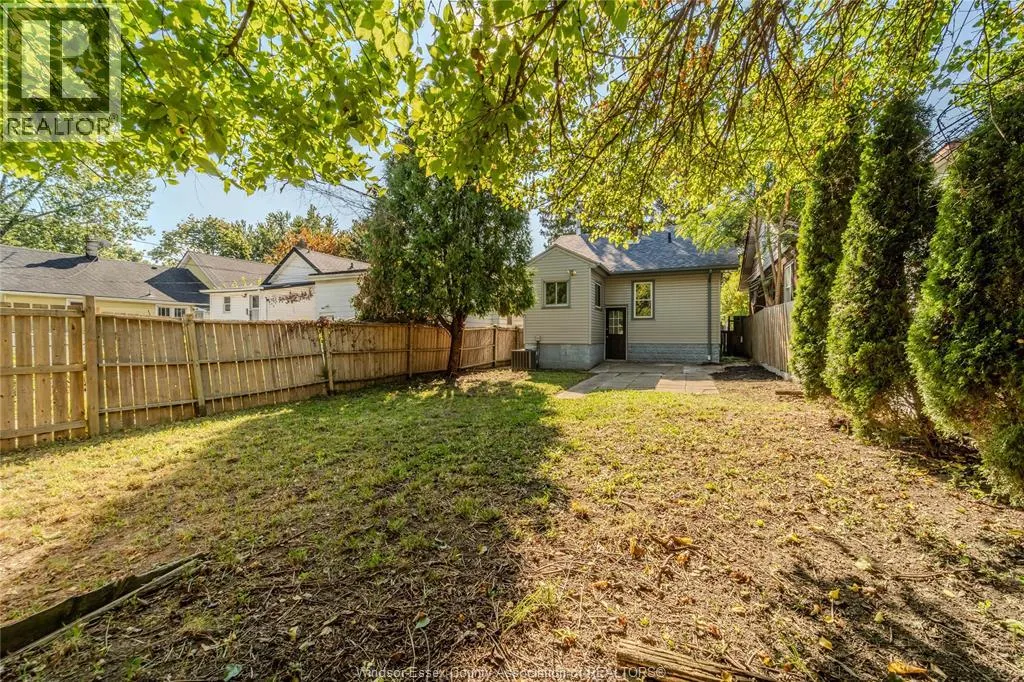 966 CURRY AVENUE