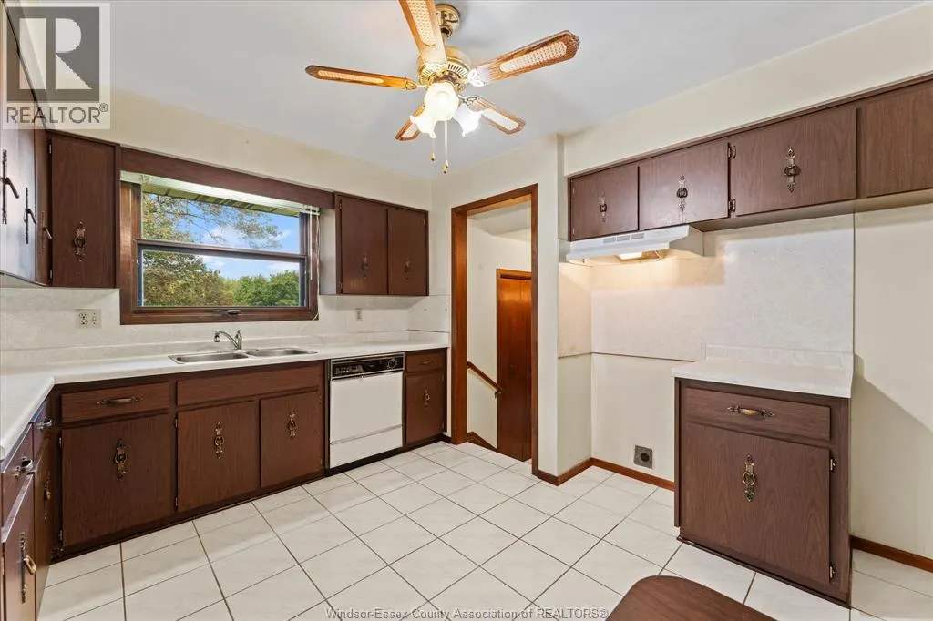 8605 SNAKE LANE