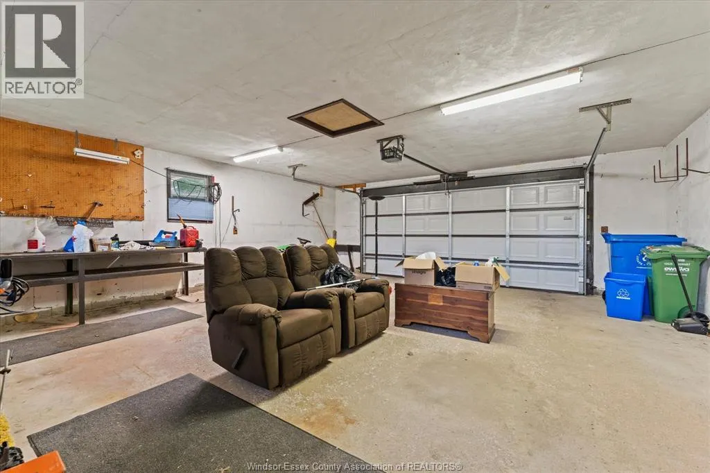 8605 SNAKE LANE