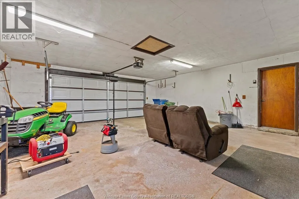 8605 SNAKE LANE