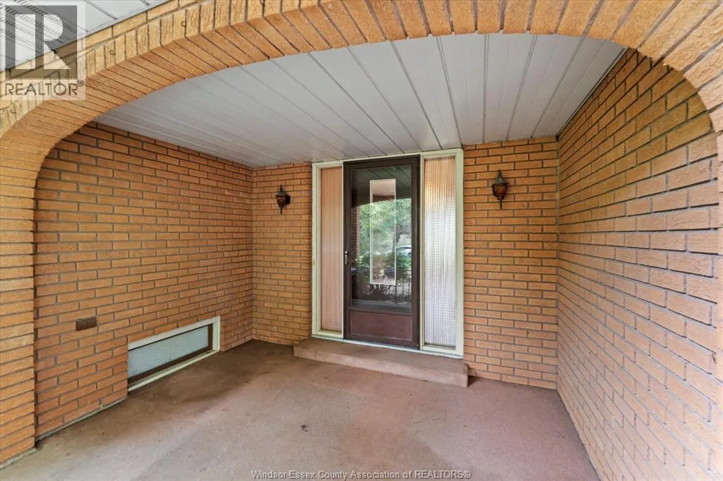 8605 SNAKE LANE