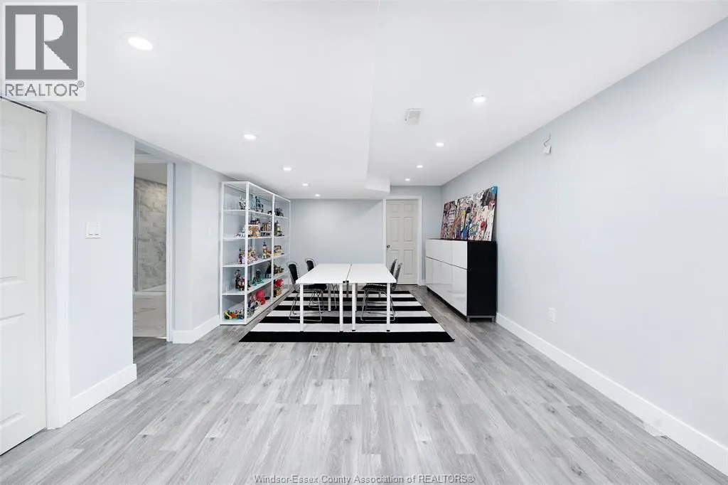 1083 REGENCY