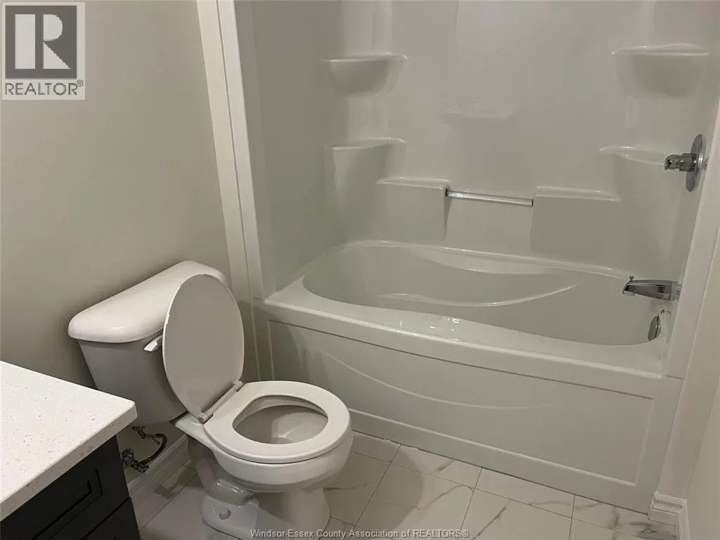 392 HEMLOCK LANE Unit# UPPER