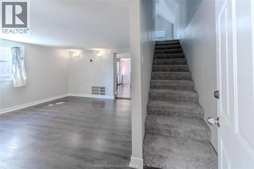 32 Degge STREET