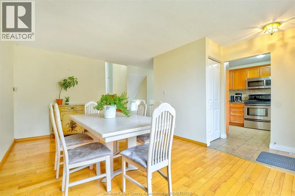 3325 DOLPHIN COURT