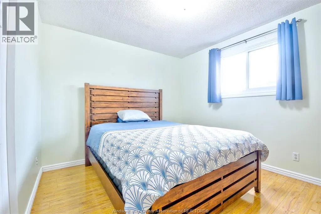 3325 DOLPHIN COURT