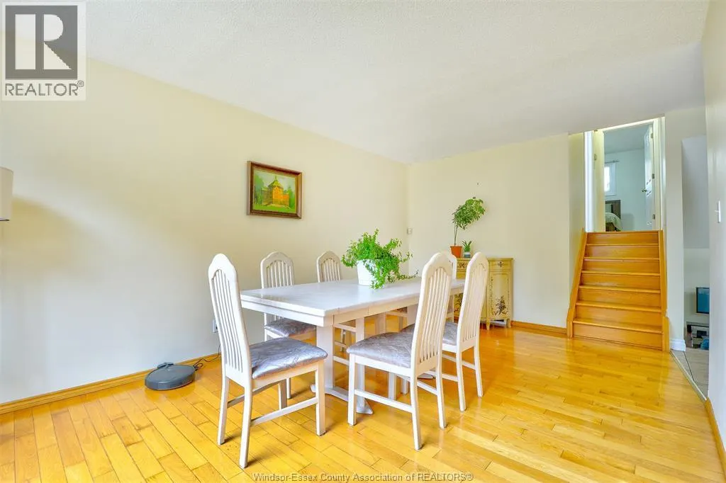 3325 DOLPHIN COURT